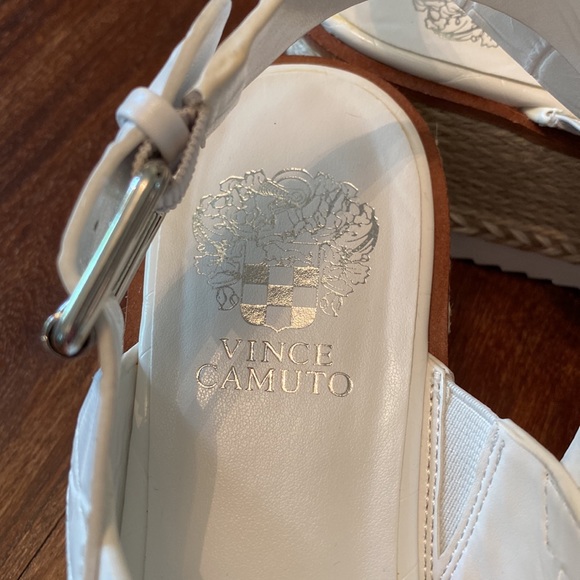 Vince Camuto platform wedges - Picture 3 of 7